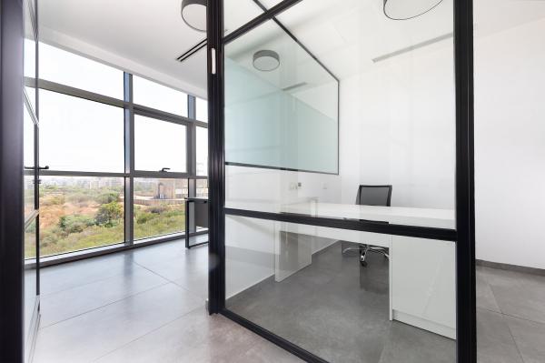 נח מוזס, מב"ת מערב