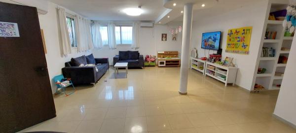 בושם 9, לבנה וידידיה