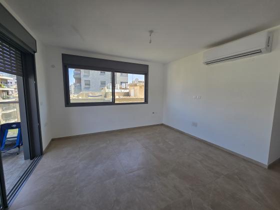 הסנה 13, יד לבנים