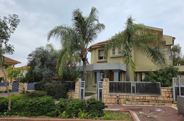 נחל בשור 64, שיכון א'