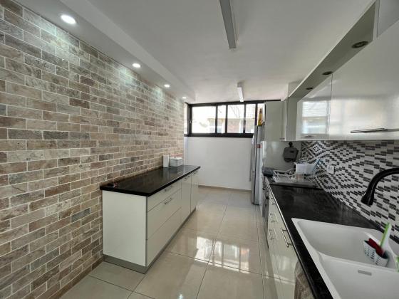 בשכונת פסגת זאב