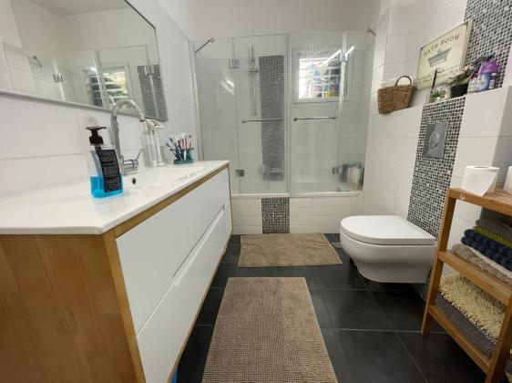 בשכונת פרחים;דגניה