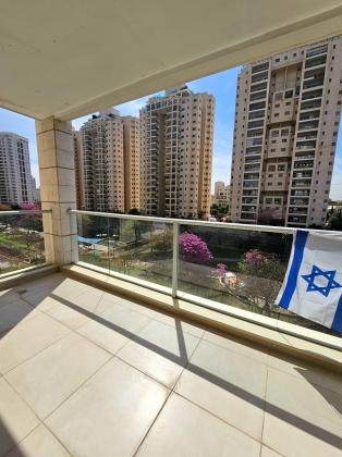 רבין יצחק 4, פסגת אונו