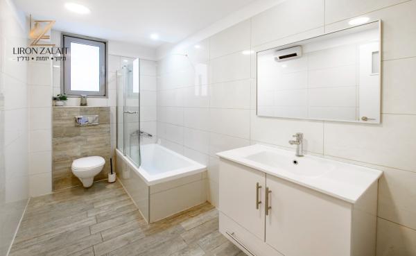 גולדה מאיר 13, פסגות אפק