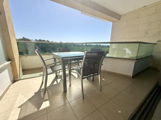 עינב, הרצליה הצעירה