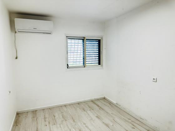 המלך יהואש, נווה דוד