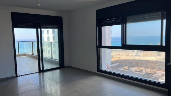 לויתן 4, עין התכלת