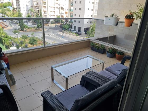 יטקובסקי 32, כפר גנים ג