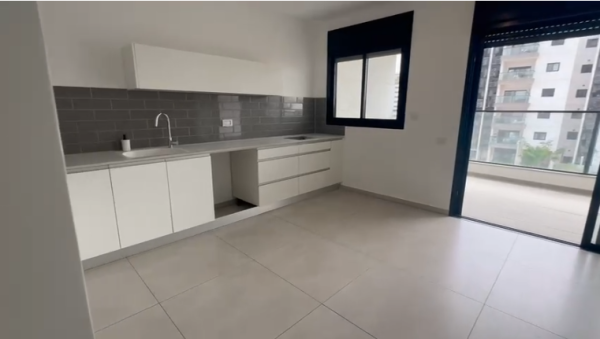 השולמית 16, אור ים