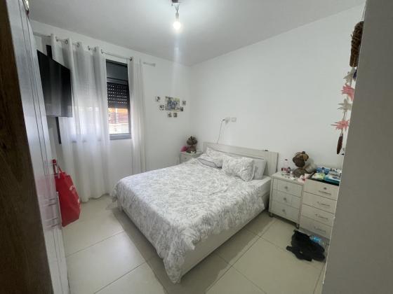 שיר השירים 6, גן יבנה מערב