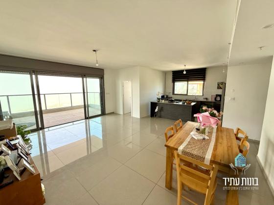 בני בנימין 43, גלי הים