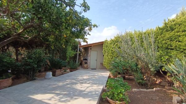 הברוש 2, עופרים