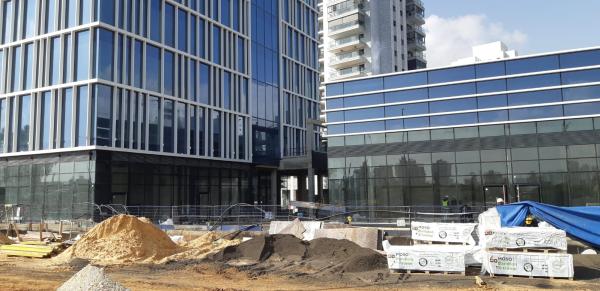 בשכונת רמב"ם