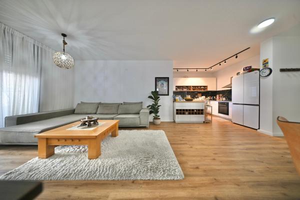 שלמה לוי 1, נוריות