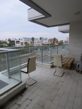 בשכונת כפר גנים א