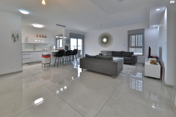 דפנה 24, מרכז העיר