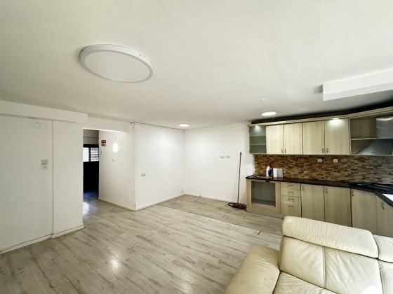 המלך יהואש, נווה דוד