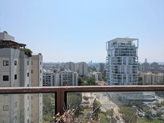 אבשלום חביב 4, רמת אביב ג