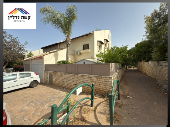 האגוז 12, שיכון מזרחי