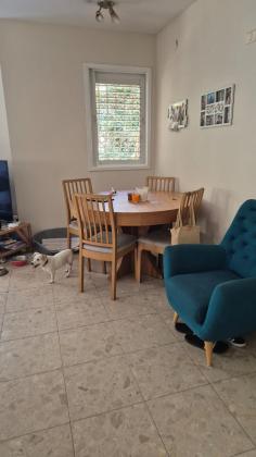 יהודית 9, החרוזים