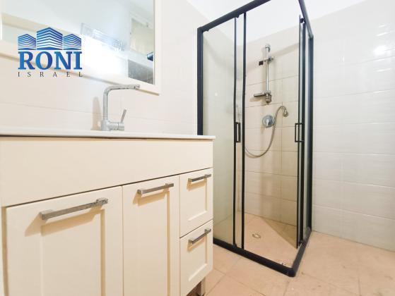 דניאל 55, שיכון ותיקים