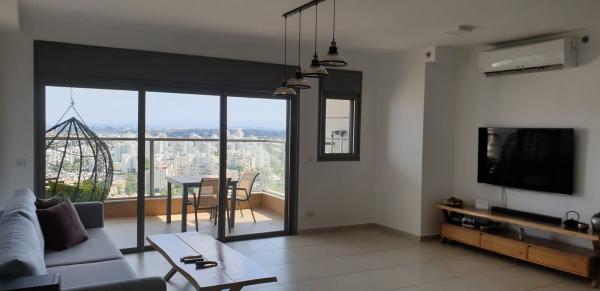 אהרון מזיא 3, מרכז העיר