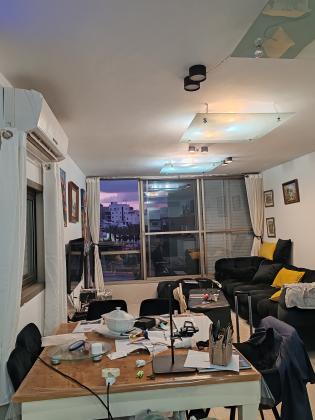 אחד העם 13, דרום מערב