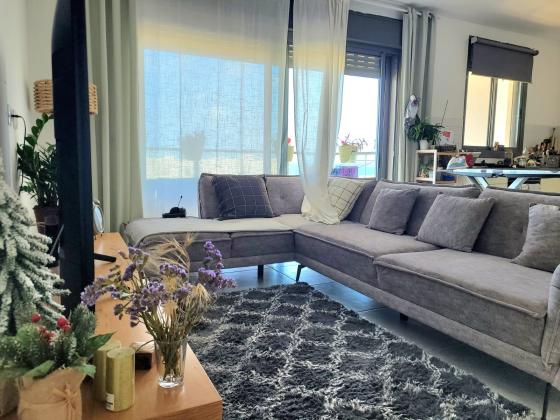 האלמוג 8, אכזיב