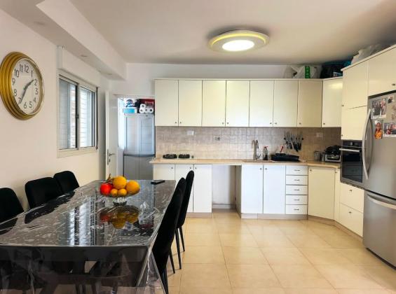 דקר 11, גני יער