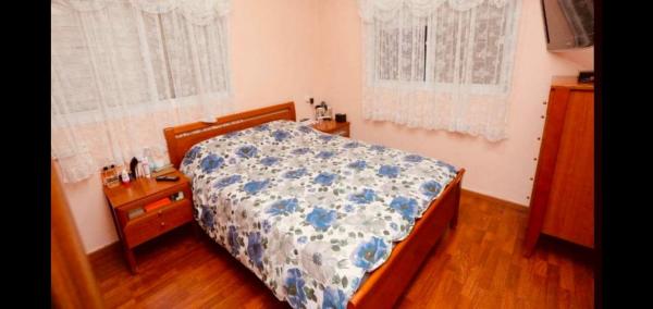 חיים הזז 8, שכונה ב