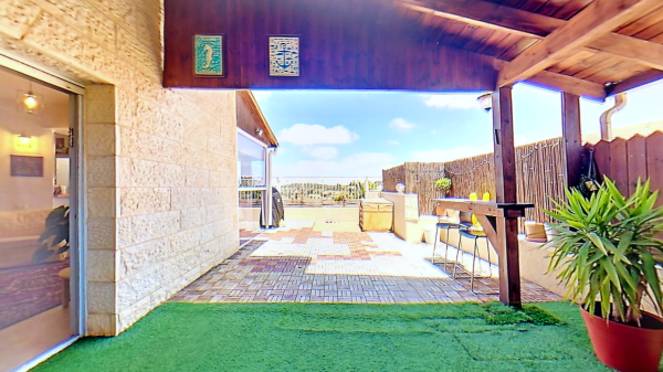 בשכונת סנסן