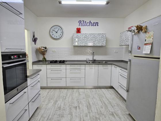 השלושה 5, קריית חזני