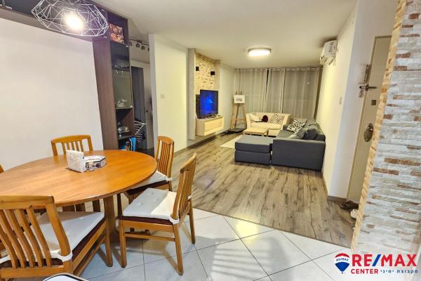 עטרות 8 (קריית שרת)