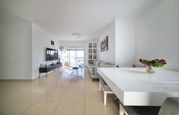 הקלרנית 1, נאות אשלים