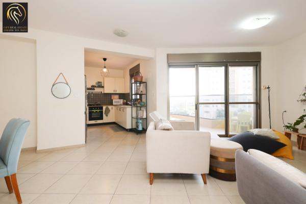 ארזי הלבנון 22, עין הים