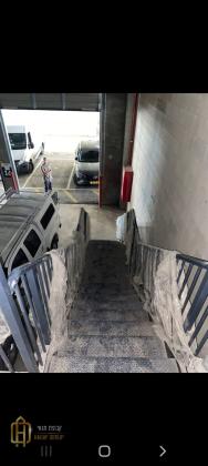 הסדנה 8, אזור תעשיה א