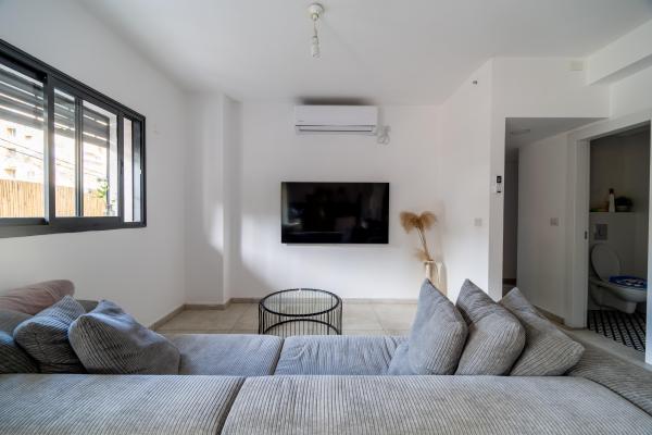 סתונית 1, כפר גנים א