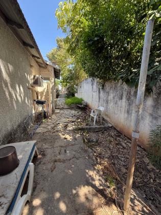 בשכונת שיכון ותיקים