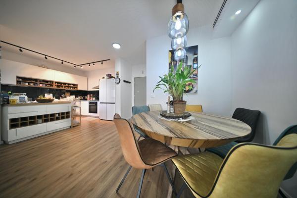 שלמה לוי 1, נוריות