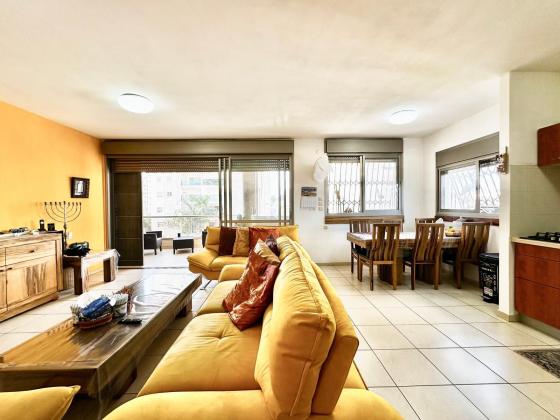 הצופים, נעורים