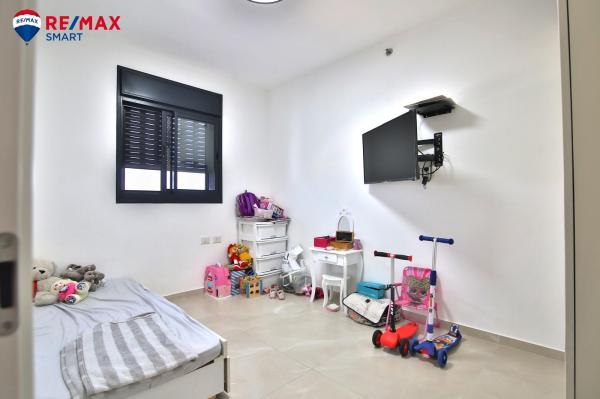 נעמי שמר, גן אברהם