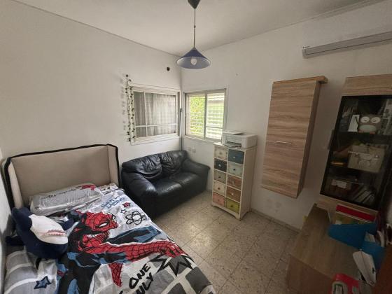 גלעד 22, גבעת הזיתים