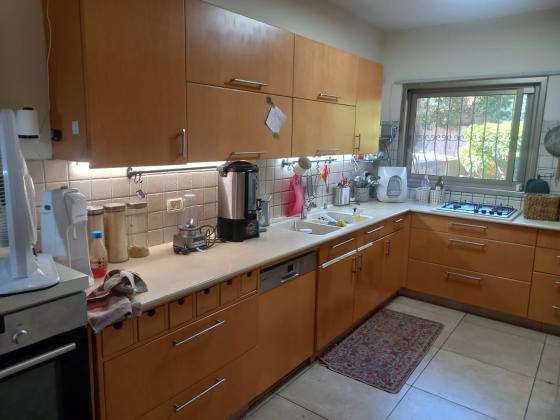 עזרא ונחמיה 18, עמישב