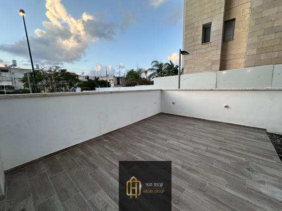 אסירי ציון 7, קרית שלום