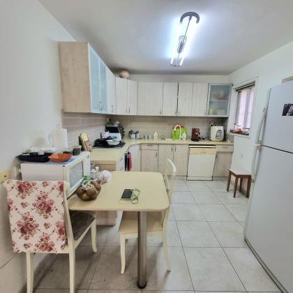 סמטת אביבים 6, שיכון מזרחי