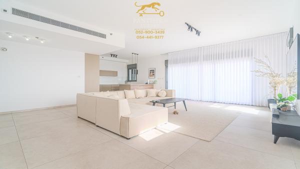 בשכונת עיר היין