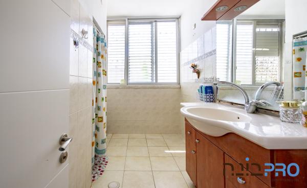 גיסין, אברמוביץ