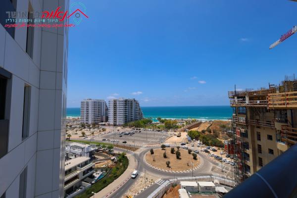 הפריגטה, רובע העסקים