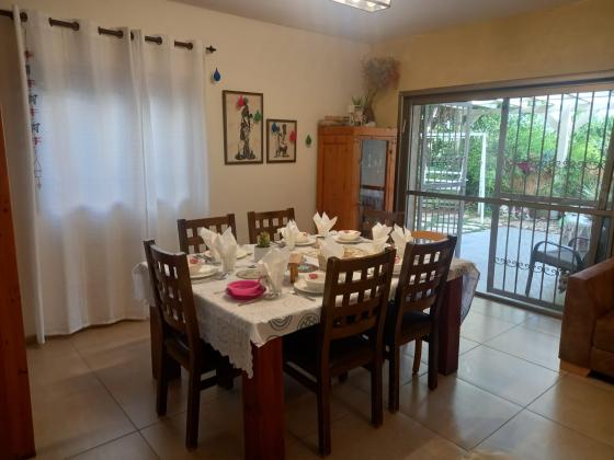 עזרא ונחמיה 18, עמישב