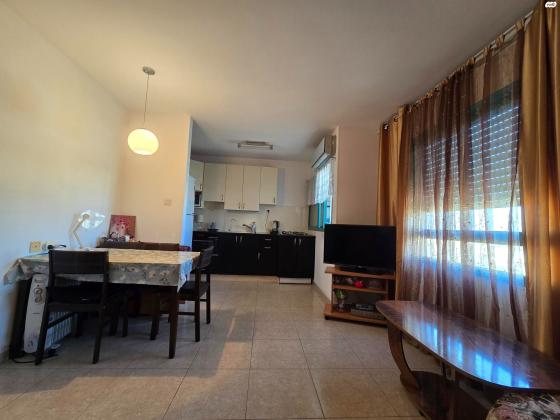 חללי אגוז 14, גני אביב